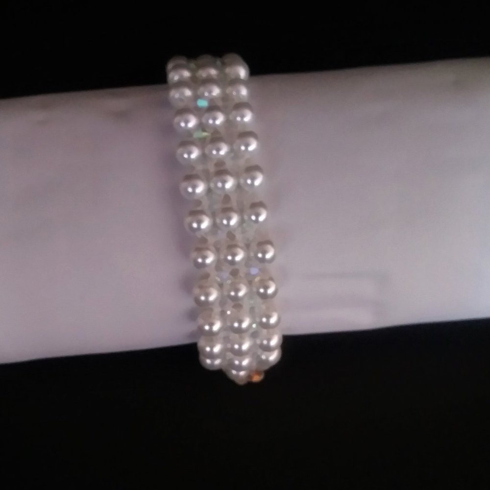 Elegant Crystal Pearl Bracelet